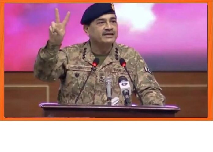 Asim Munir, Pakistan Army Chief on the lap of McDonald Trump