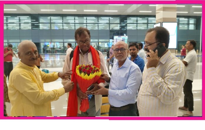 Mr Armugam Parashuraman with Dr Mukesh Ojha & Anil K Chaubey