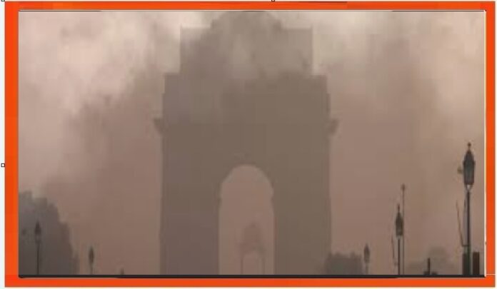 बिना आग के दिल्ली धुआँ-धुआँ